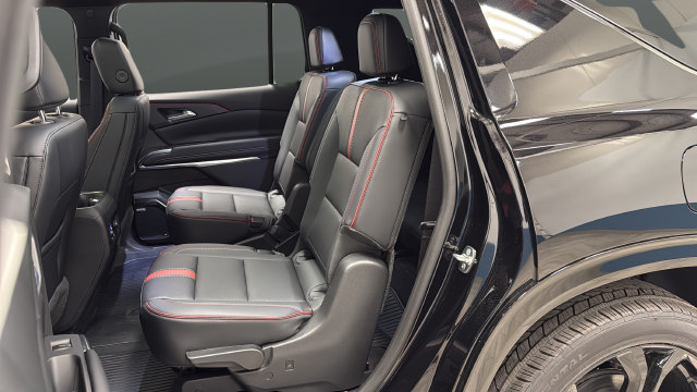 New 2027 Chevrolet Traverse RS w/ LPO, Floor Liner Package AWD/4WD image 23