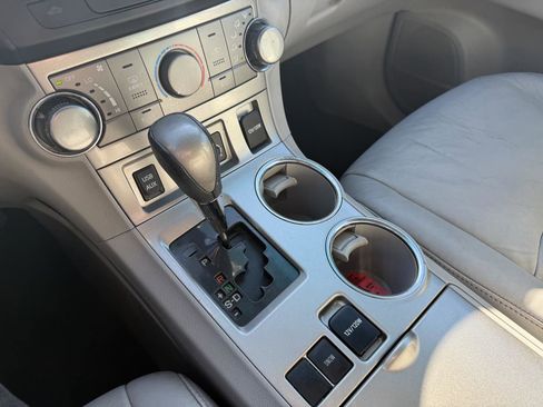 Used 2012 Toyota Highlander SE image 8
