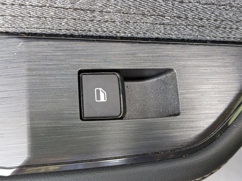 Used 2023 Nissan Rogue SV image 28