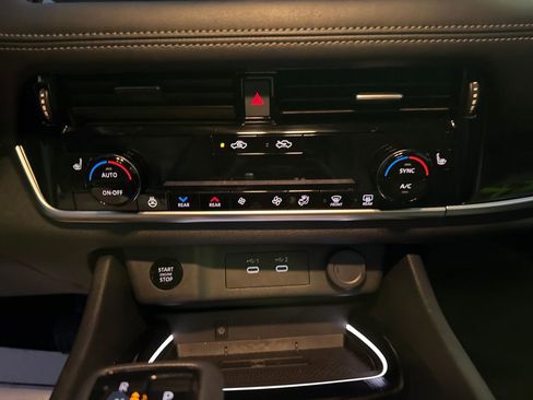 Used 2025 Nissan Rogue SL w/ SL Premium Package image 23