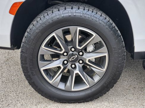 Used 2024 Chevrolet Tahoe Z71 w/ Luxury Package image 32