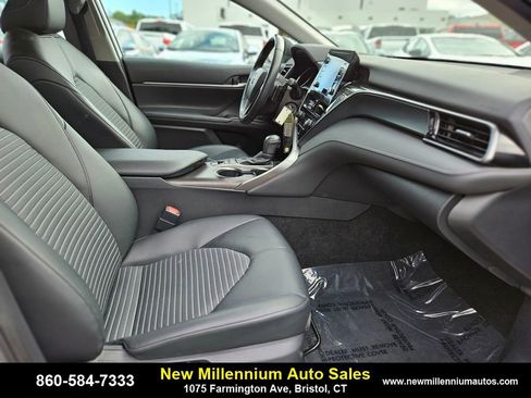 Used 2022 Toyota Camry SE image 11