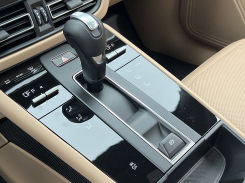 Certified 2025 Porsche Macan image 26