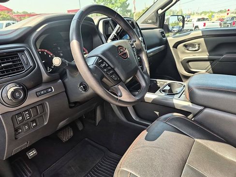 Used 2023 Nissan Titan PRO-4X w/ Pro-4x Convenience Package AWD/4WD image 15