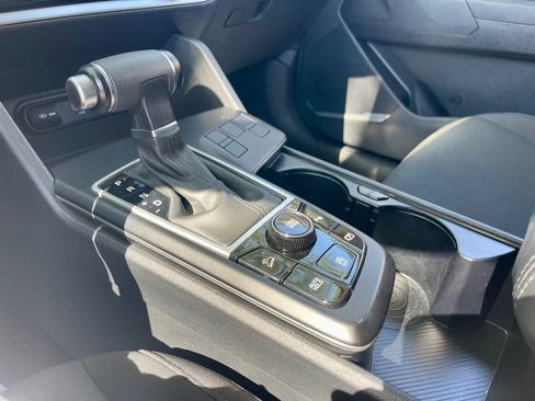 Used 2025 Kia Sportage LX image 15