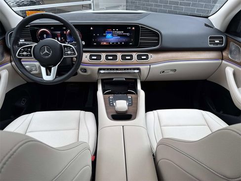 Used 2022 Mercedes-Benz GLE 350 4MATIC w/ Premium Package image 16