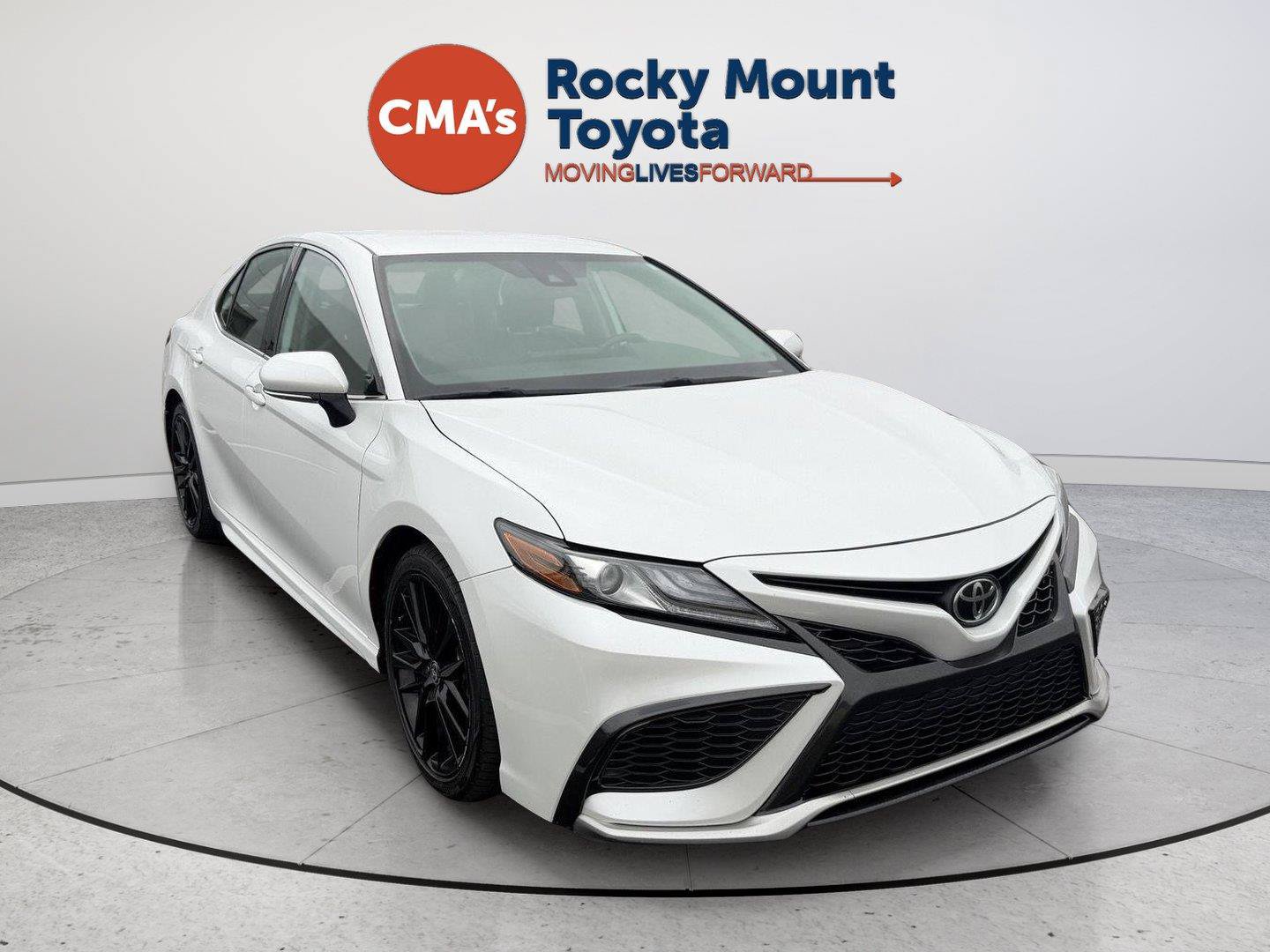 Used 2023 Toyota Camry XSE FWD image 3