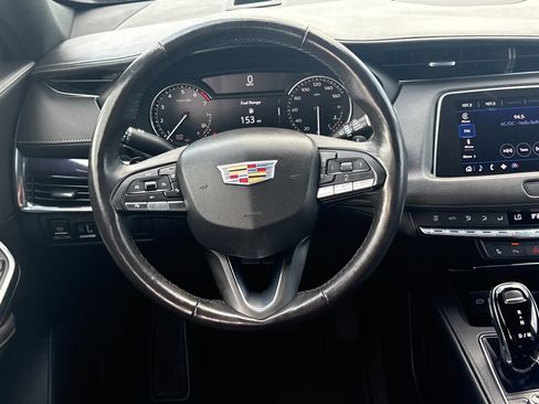Certified 2023 Cadillac XT4 Luxury w/ Cold Weather Package AWD/4WD image 11