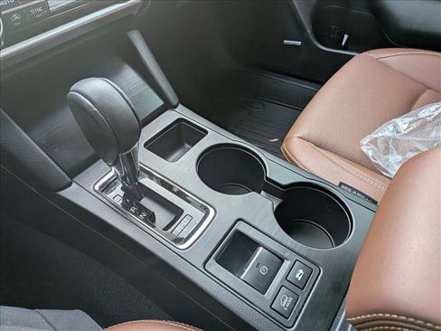 Used 2018 Subaru Outback 3.6R Touring image 11