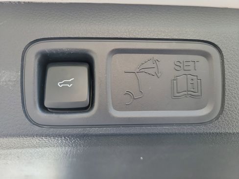 Used 2024 Ford Expedition XLT image 26