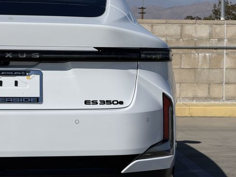 New 2026 Lexus ES 350e FWD image 13