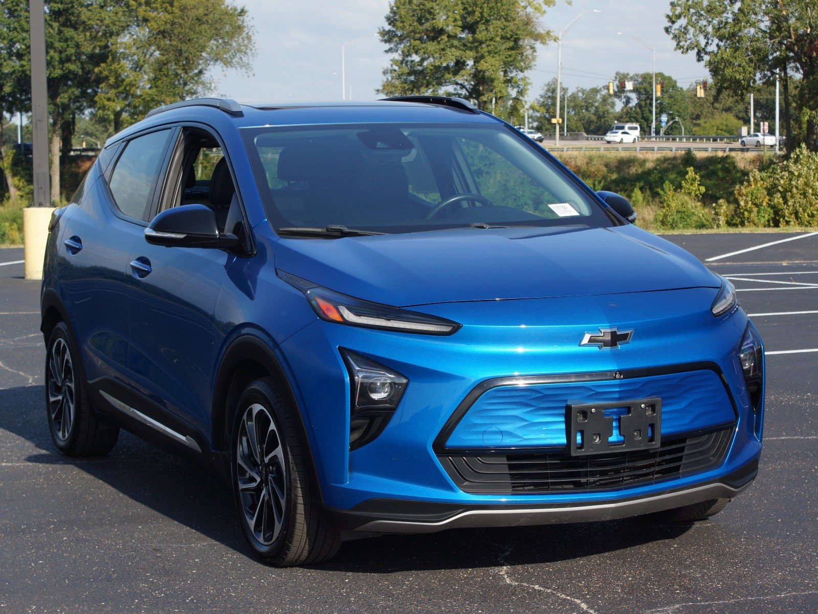 Used 2022 Chevrolet Bolt EUV Premier w/ Sun & Sound Package FWD image 23