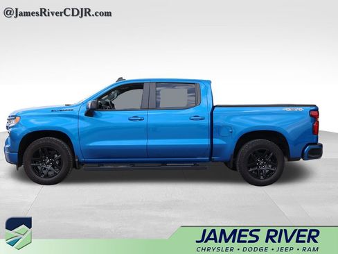 Used 2023 Chevrolet Silverado 1500 RST w/ Convenience Package II AWD/4WD image 2