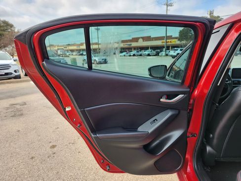 Used 2016 MAZDA MAZDA3 i Grand Touring image 10