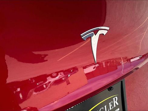 Used 2022 Tesla Model Y Long Range image 31