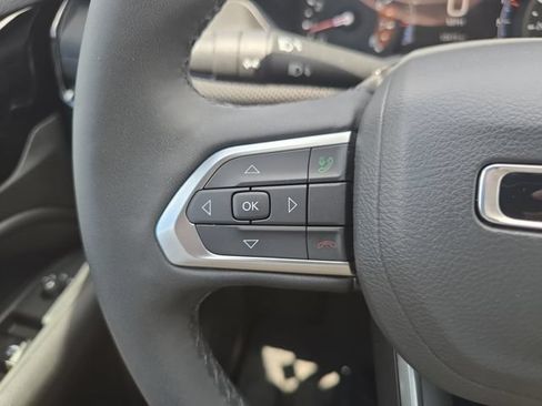 Certified 2025 Jeep Compass Latitude w/ Sun & Sound Group AWD/4WD image 24