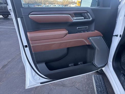 Used 2025 GMC Sierra 1500 Denali Ultimate image 15