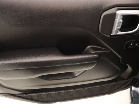 Used 2025 Jeep Wrangler Sport S image 15