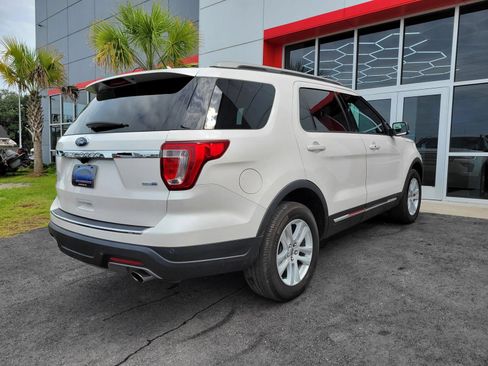 Used 2018 Ford Explorer XLT w/ Equipment Group 202A AWD/4WD image 4