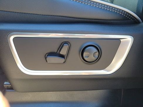 Used 2026 RAM 1500 Laramie AWD/4WD image 9