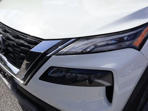 Used 2023 Nissan Rogue S image 3