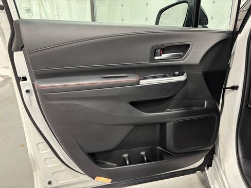 Used 2025 Toyota Sienna XSE FWD image 8
