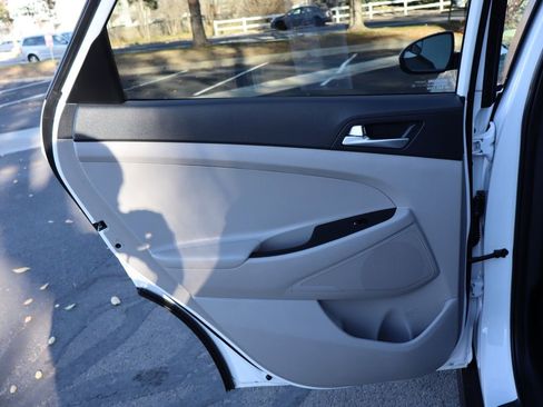 Used 2019 Hyundai Tucson SE image 24