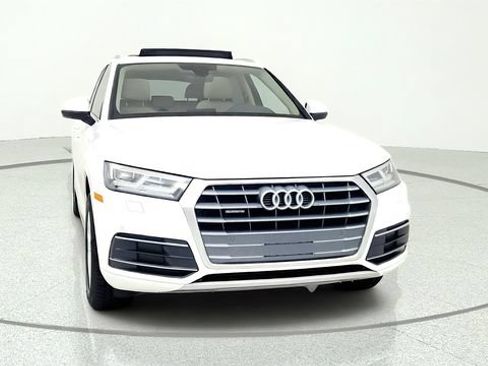 Used 2018 Audi Q5 2.0T Premium Plus w/ Premium Plus Package AWD/4WD image 2