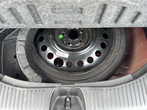 Used 2021 Chevrolet Trax LT w/ Premium Seat Package image 34