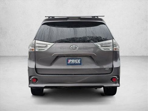 Used 2019 Toyota Sienna SE image 6