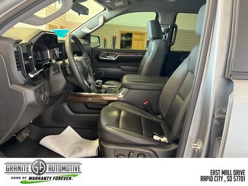 Used 2024 Chevrolet Silverado 1500 LT Trail Boss w/ LT Trail Boss Premium Package AWD/4WD image 18