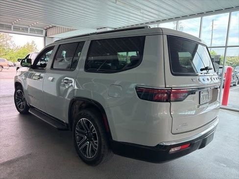 Used 2022 Jeep Wagoneer Series III w/ Flexible Seating Group AWD/4WD image 9