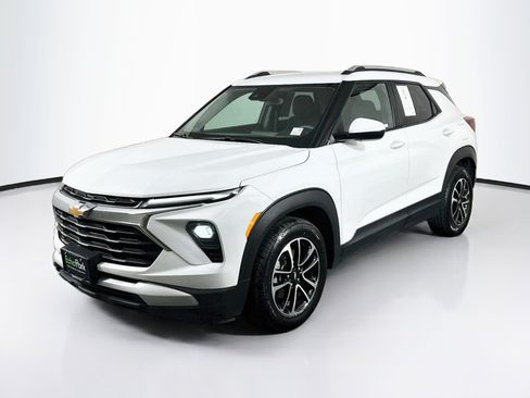 Used 2024 Chevrolet TrailBlazer LT FWD image 3