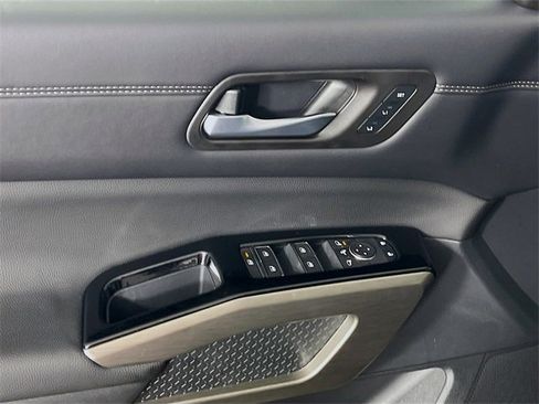 New 2025 Nissan Pathfinder Platinum image 18