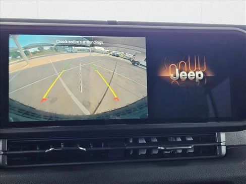 Used 2025 Jeep Wrangler Willys image 12