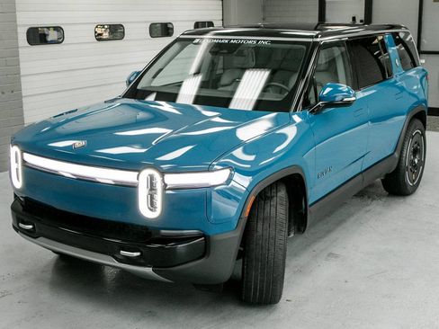 Used 2025 Rivian R1S Adventure Dual AWD/4WD image 11