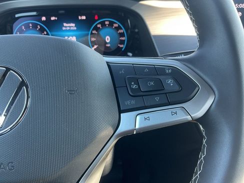 Used 2024 Volkswagen Atlas Cross Sport SE image 15