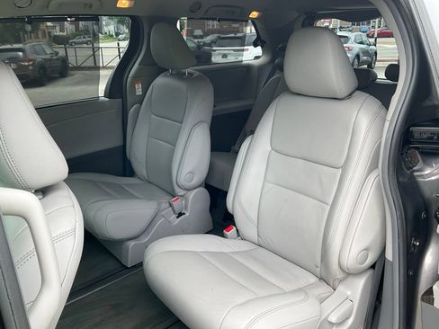 Used 2015 Toyota Sienna XLE AWD/4WD image 12