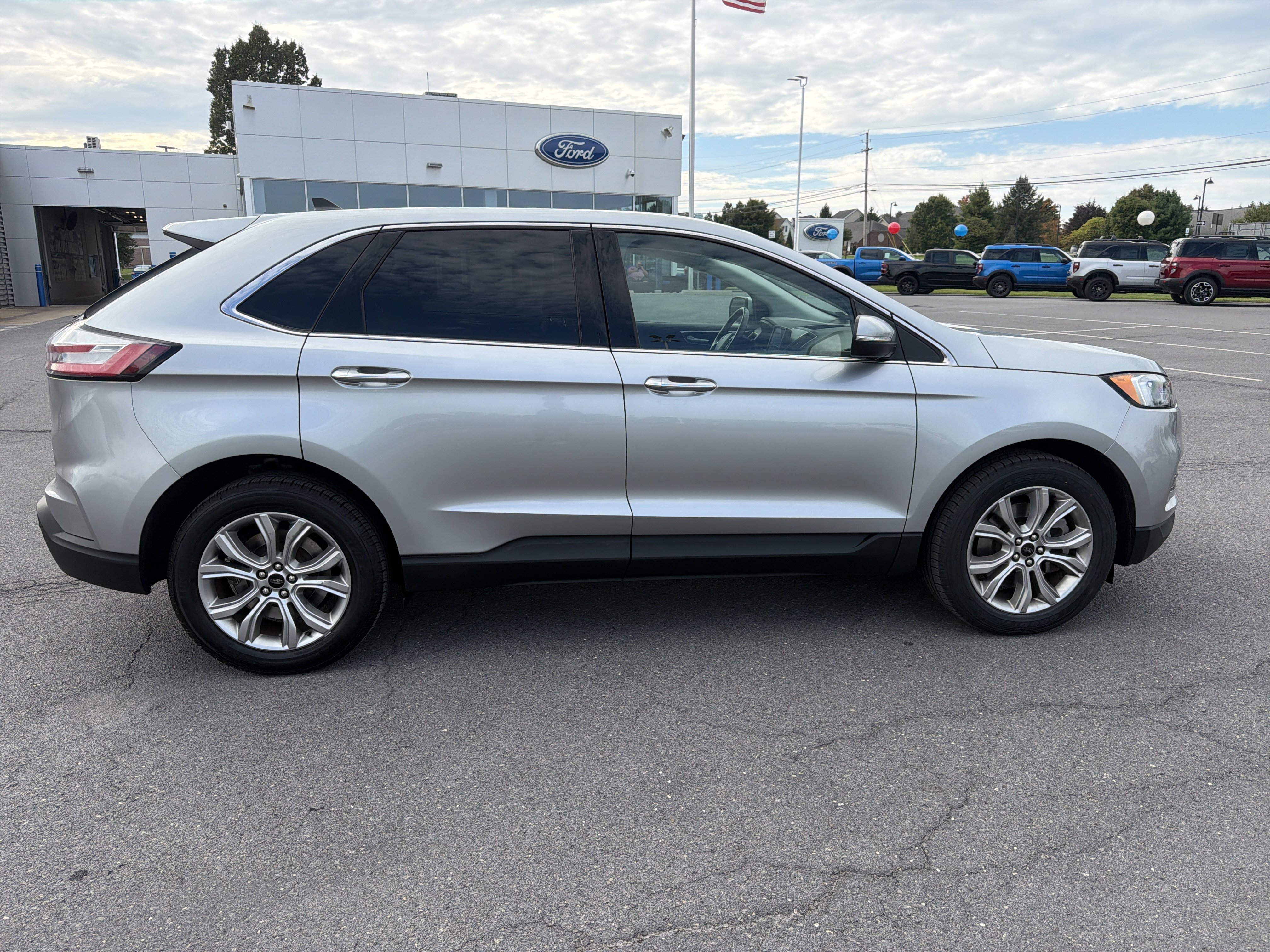 Used 2024 Ford Edge Titanium AWD/4WD image 2