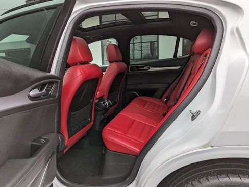 Used 2022 Alfa Romeo Stelvio Veloce AWD/4WD image 37