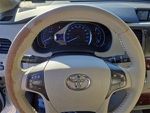 Used 2014 Toyota Sienna Limited image 21