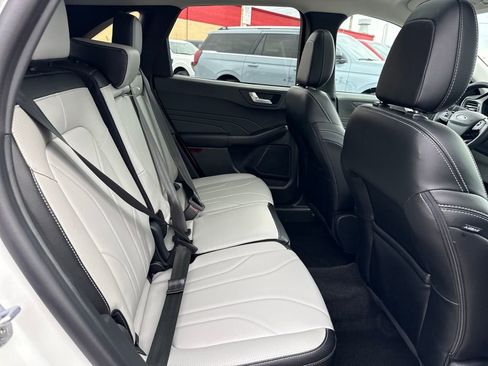 Certified 2025 Ford Escape Platinum w/ Premium Technology Package image 10