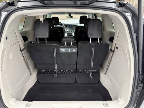 Used 2017 Chrysler Pacifica Touring-L image 26
