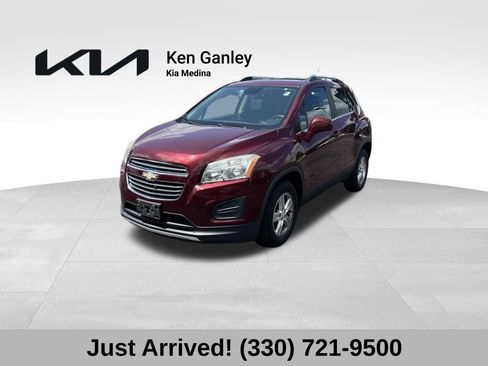 Used 2016 Chevrolet Trax LT w/ LT Sun and Sound Package AWD/4WD image 1