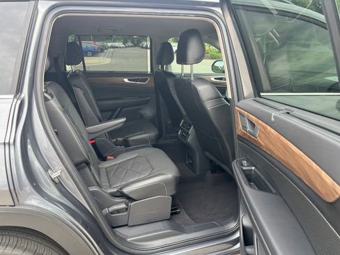 Used 2024 Volkswagen Atlas SE FWD image 38