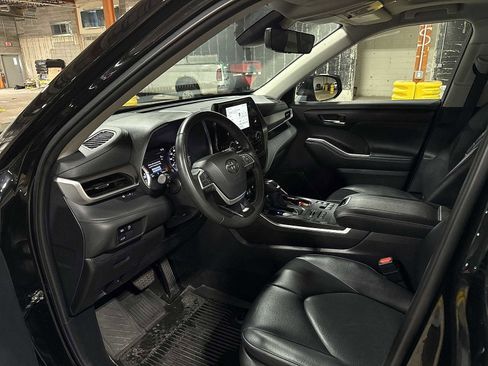 Certified 2024 Toyota Highlander XLE AWD/4WD image 29