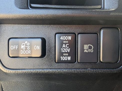Used 2019 Toyota Tacoma TRD Sport AWD/4WD image 16