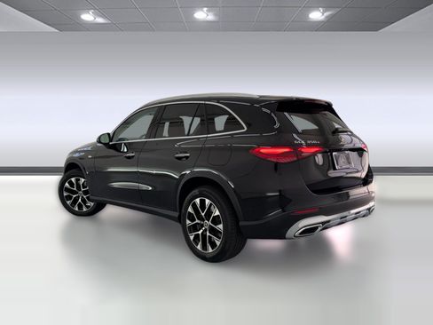 Used 2025 Mercedes-Benz GLC 350e 4MATIC image 3