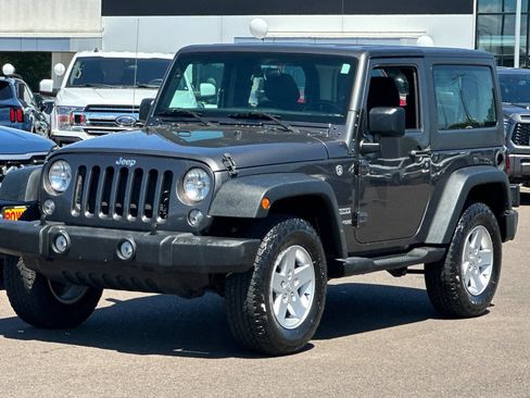 Used 2018 Jeep Wrangler Sport w/ Connectivity Group AWD/4WD image 8
