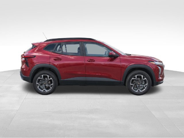 Used 2024 Chevrolet Trax LT w/ LT Convenience Package FWD image 8
